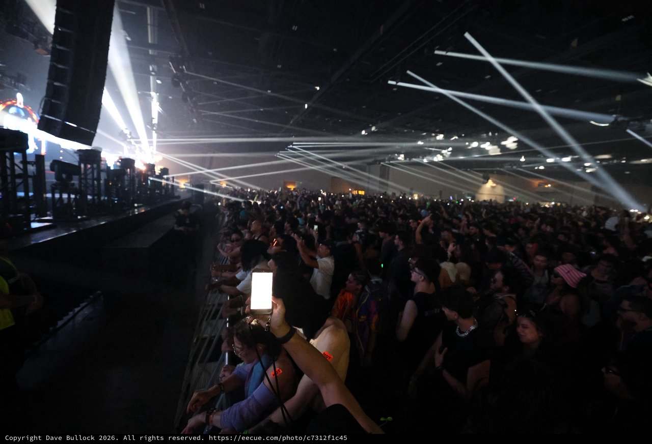 Massive Crowd Engulfed in Light at Wobbleland 2026