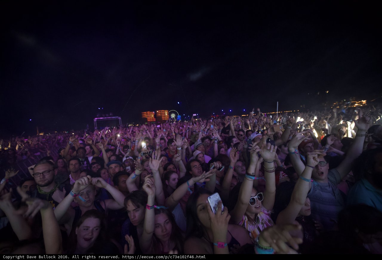 Coachella 2016: A Sea of Hands