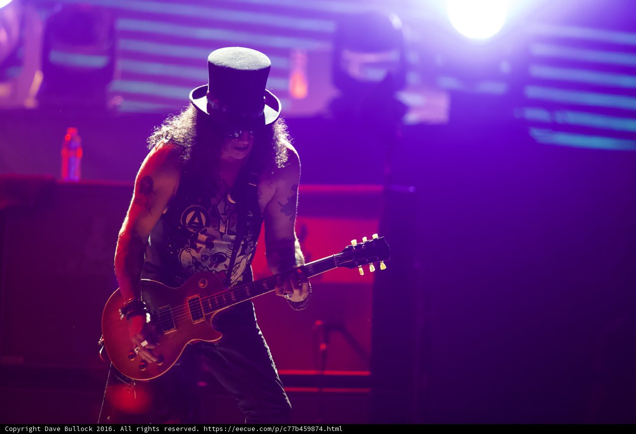 Slash Rocks Atlanta with Guns N Roses