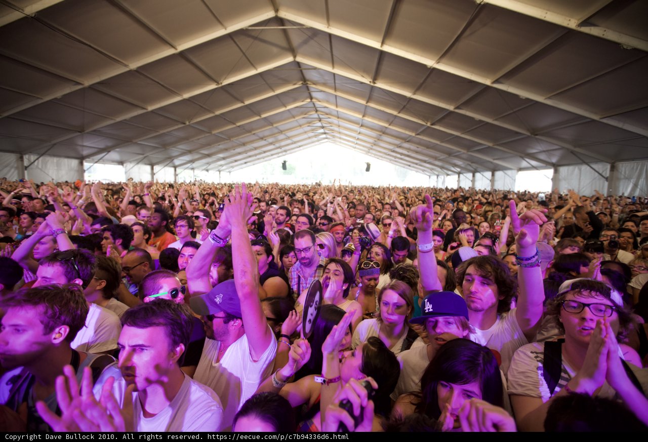 Billie Eilish rocks Coachella crowd