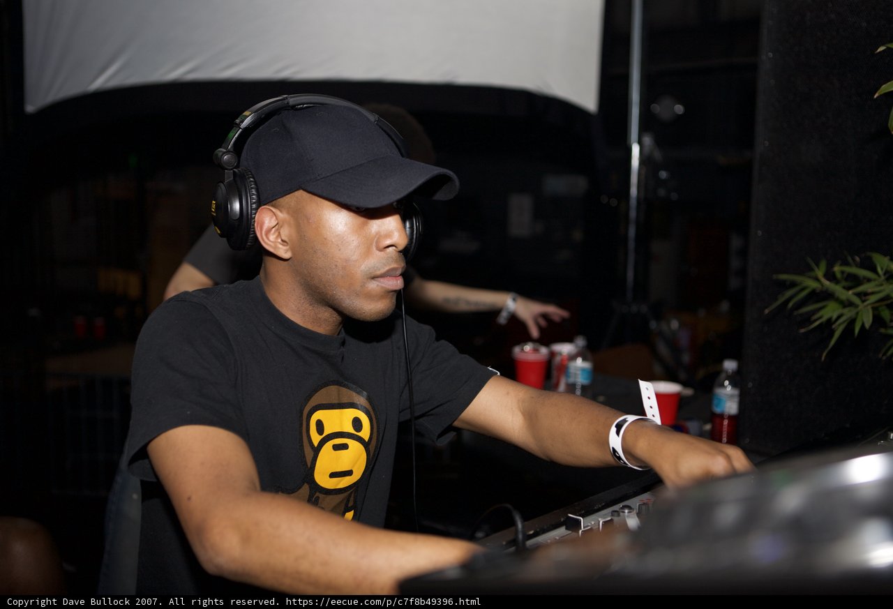 Grooving on the Turntables