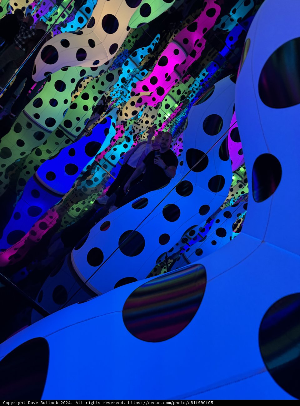 Dizziness in Dots: A Modern Art Experience