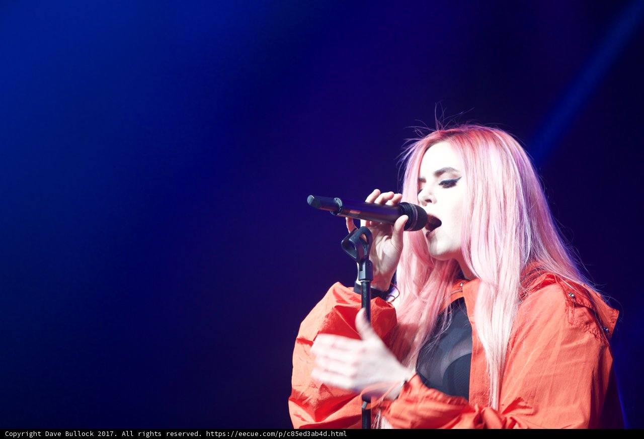 Pink Diva Sings Her Heart Out