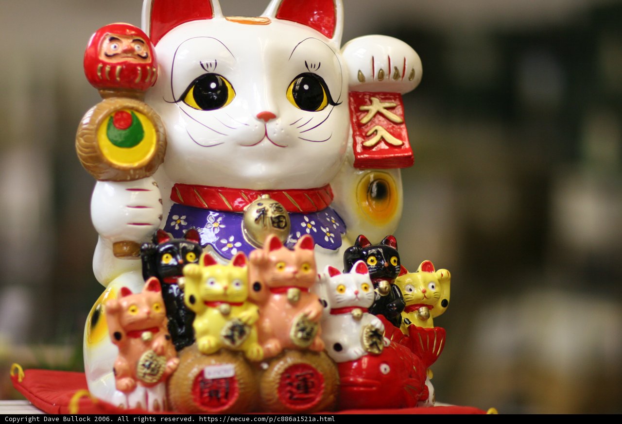 Maneki Neko Figurine with a Diverse Cast