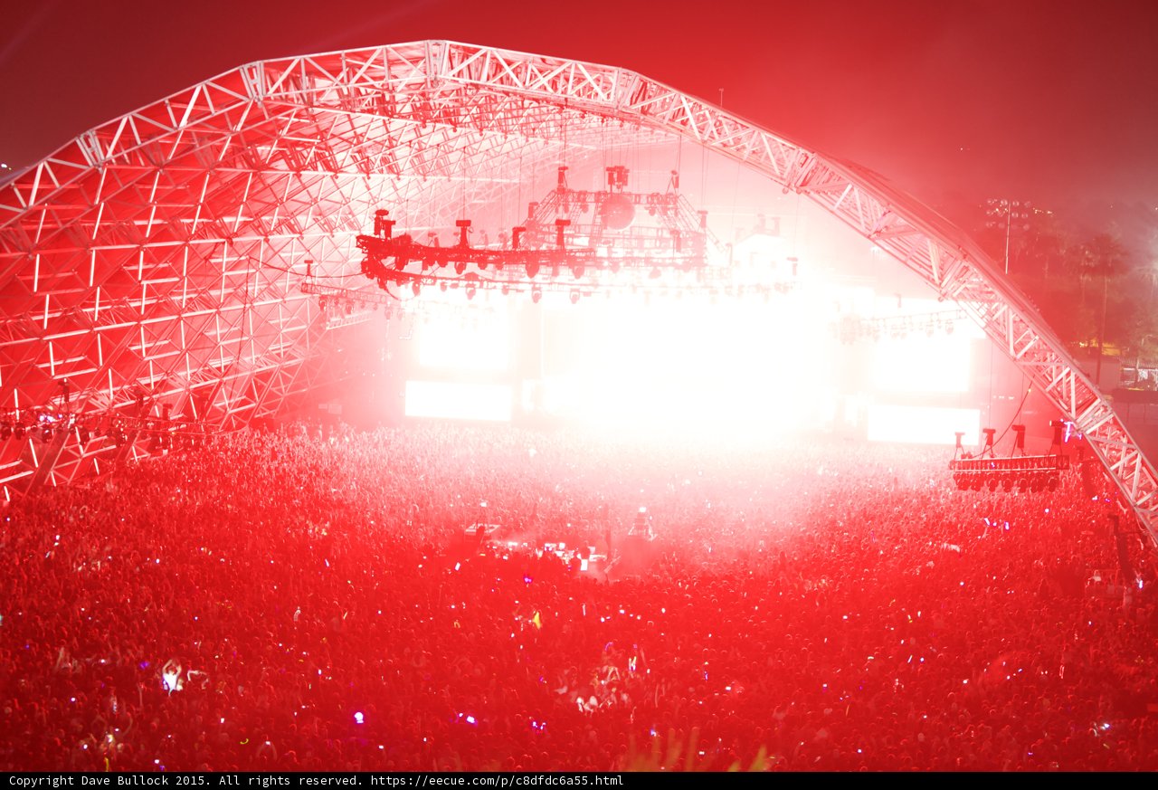 Red Lights and a Roaring Crowd at Coachella
