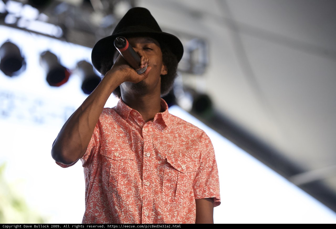 Solo Performance Under the Sun