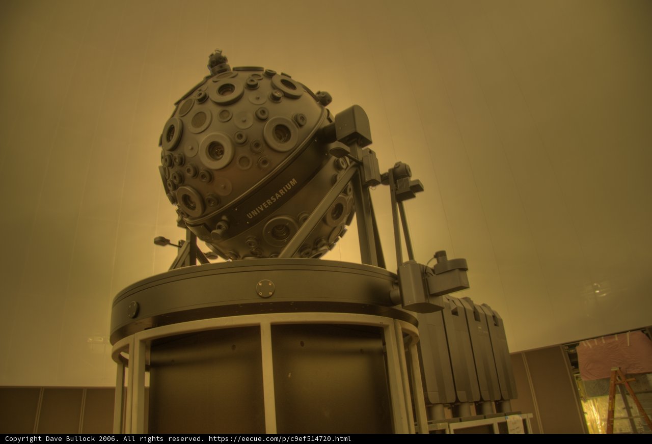 The Majestic Telescope of the Planetarium