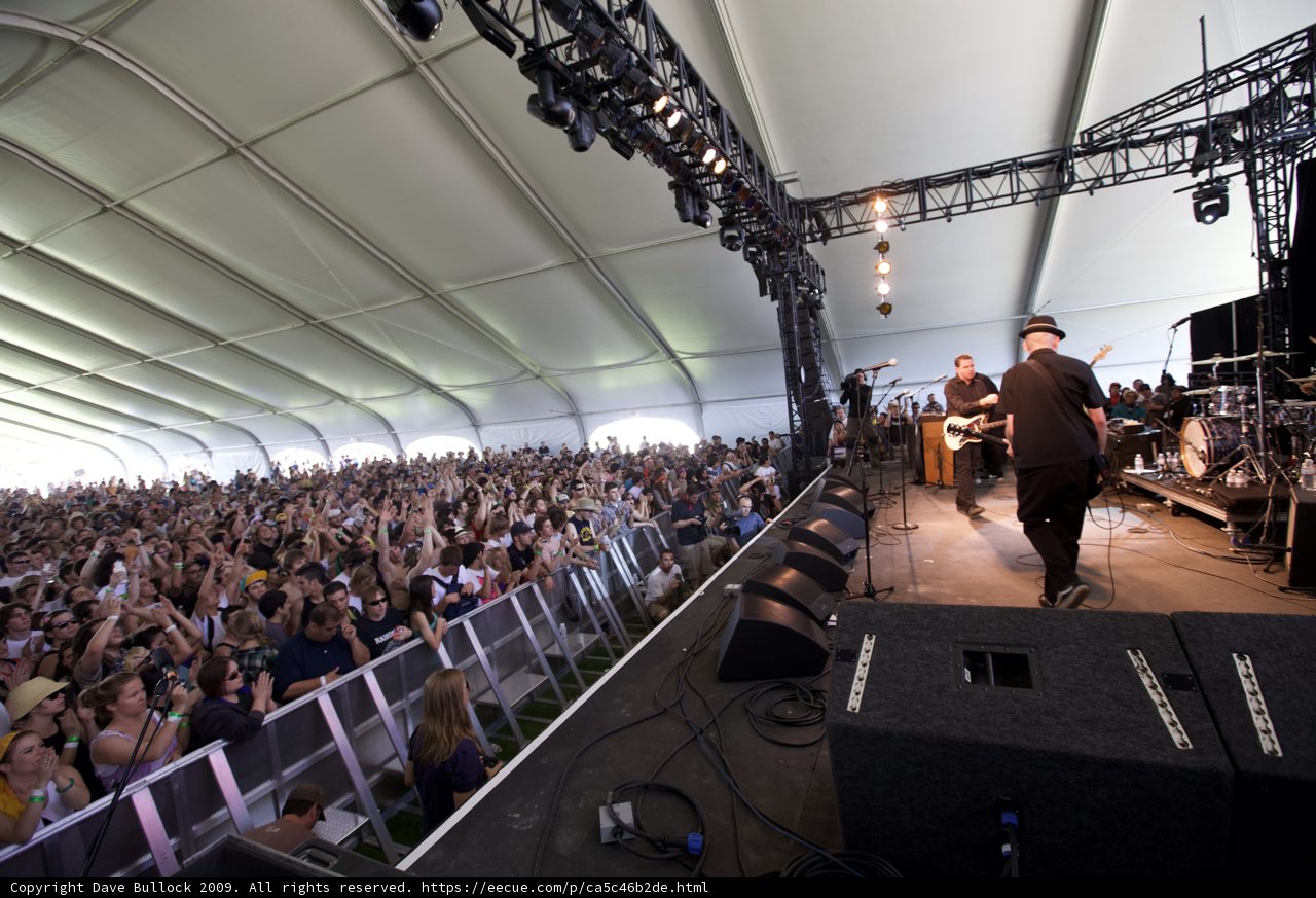Coachella Crowd Enjoys an Electrifying Concert Performance