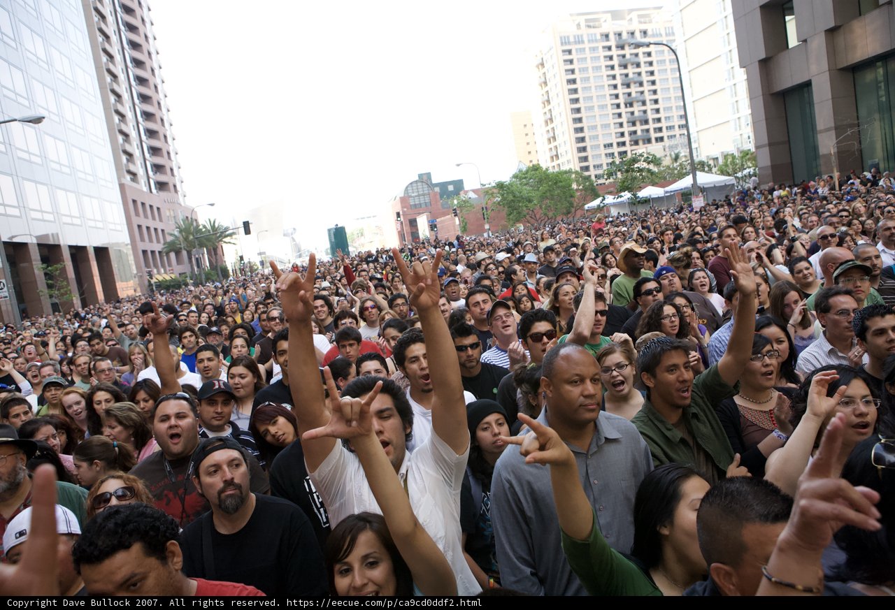 Grand Performance Draws Enormous Crowds