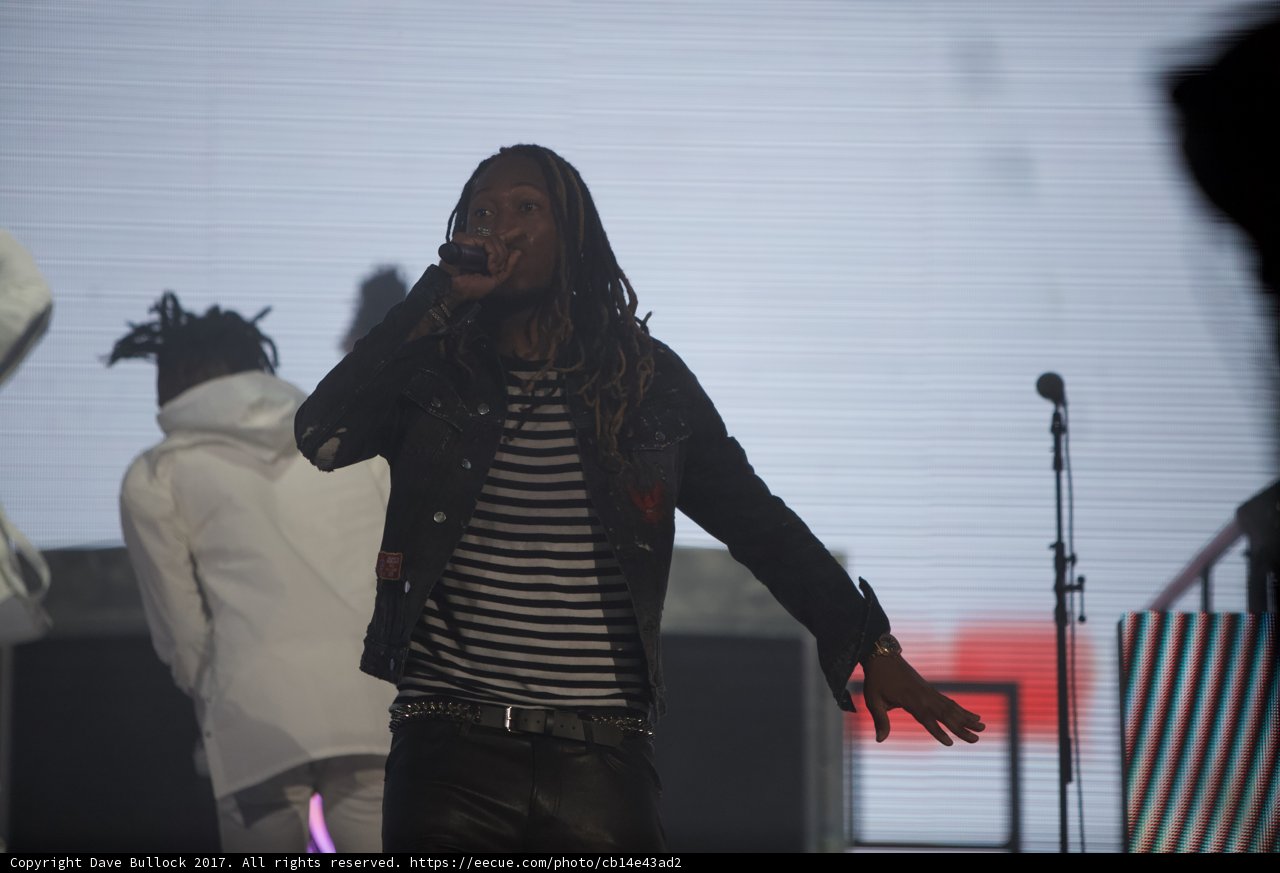 Big Hair, Big Stage: A Solo Performance at Coachella