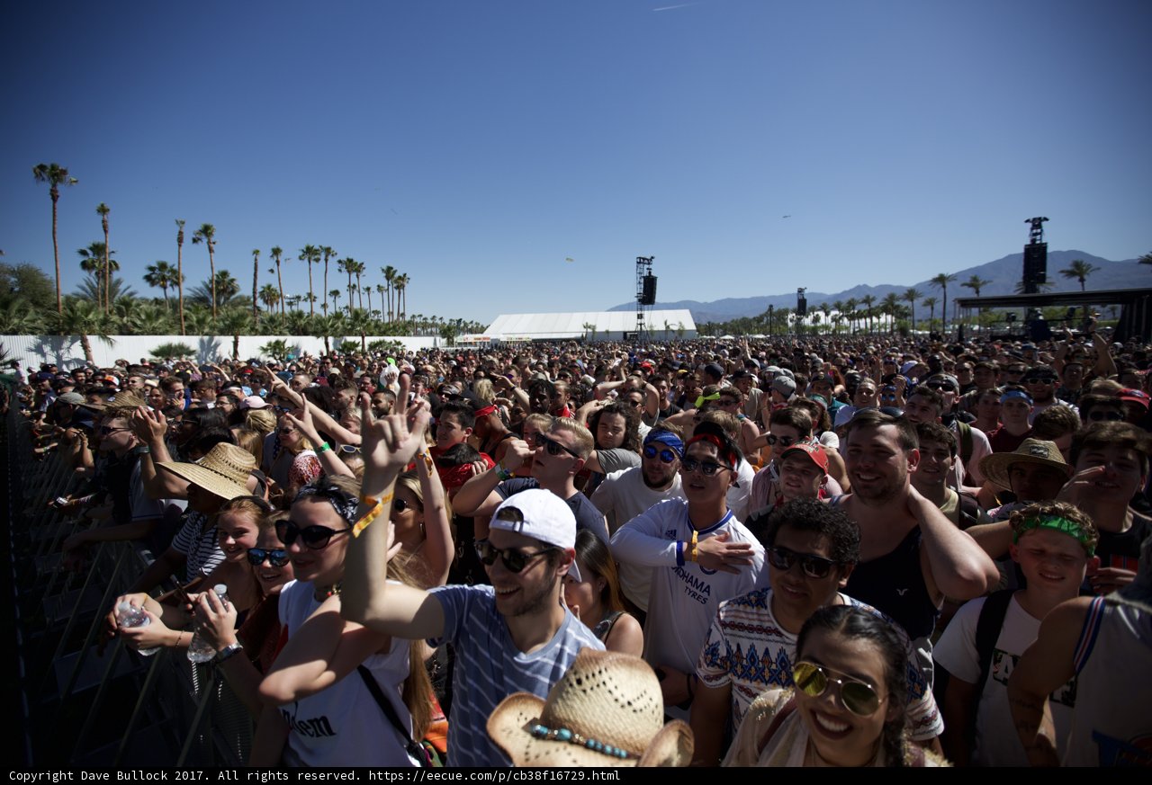 Coachella 2017: A Sea of Sunglasses and Hats