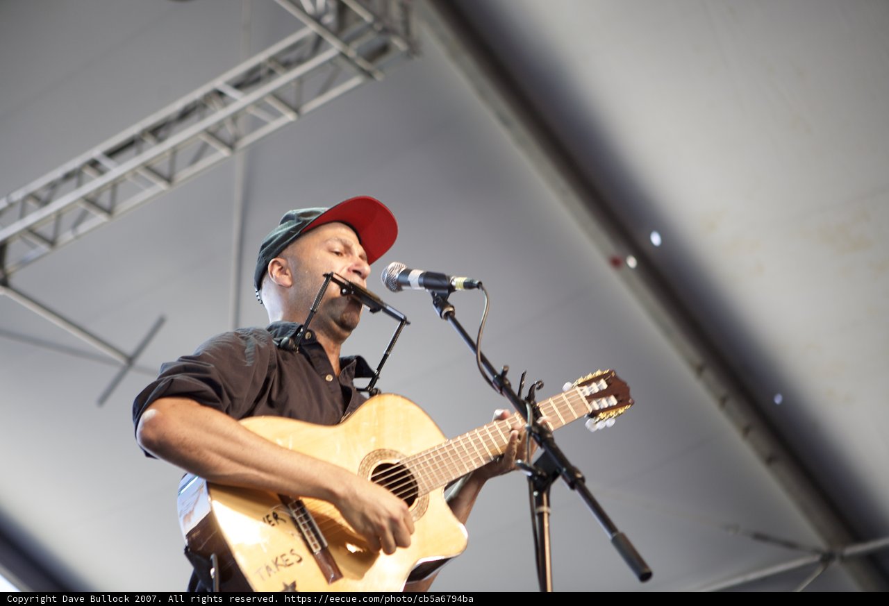 Tom Morello Rocks Coachella with his Guitar and Microphone