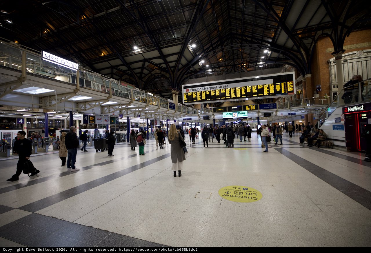 Bustling Liverpool Street Station Main Concourse