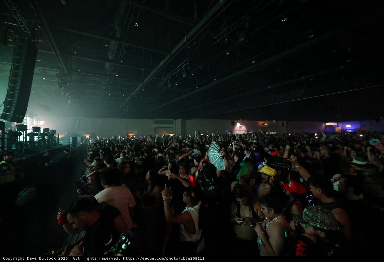 Massive Dance Crowd Surges at Wobbleland 2026