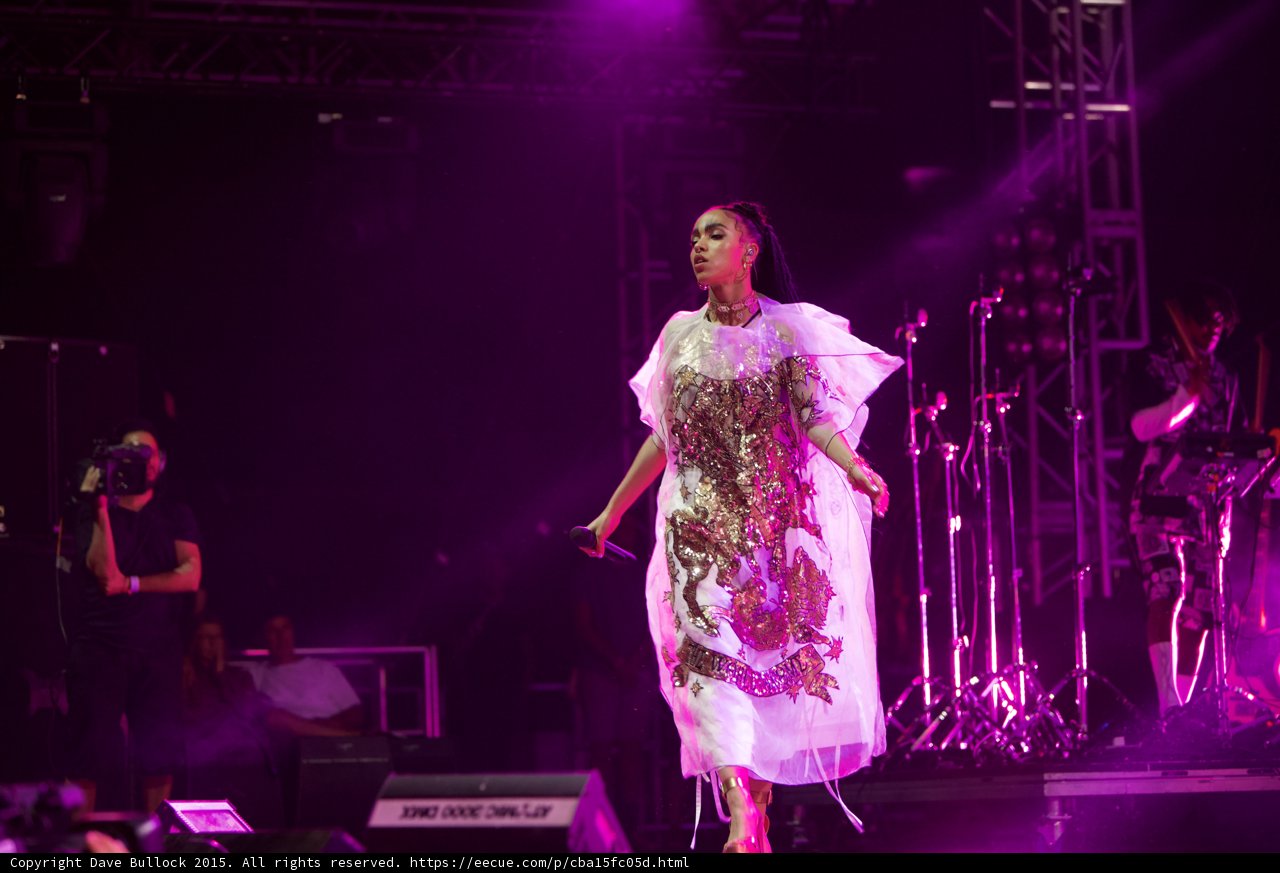 Spotlight on FKA Twigs' Mesmerizing Performance