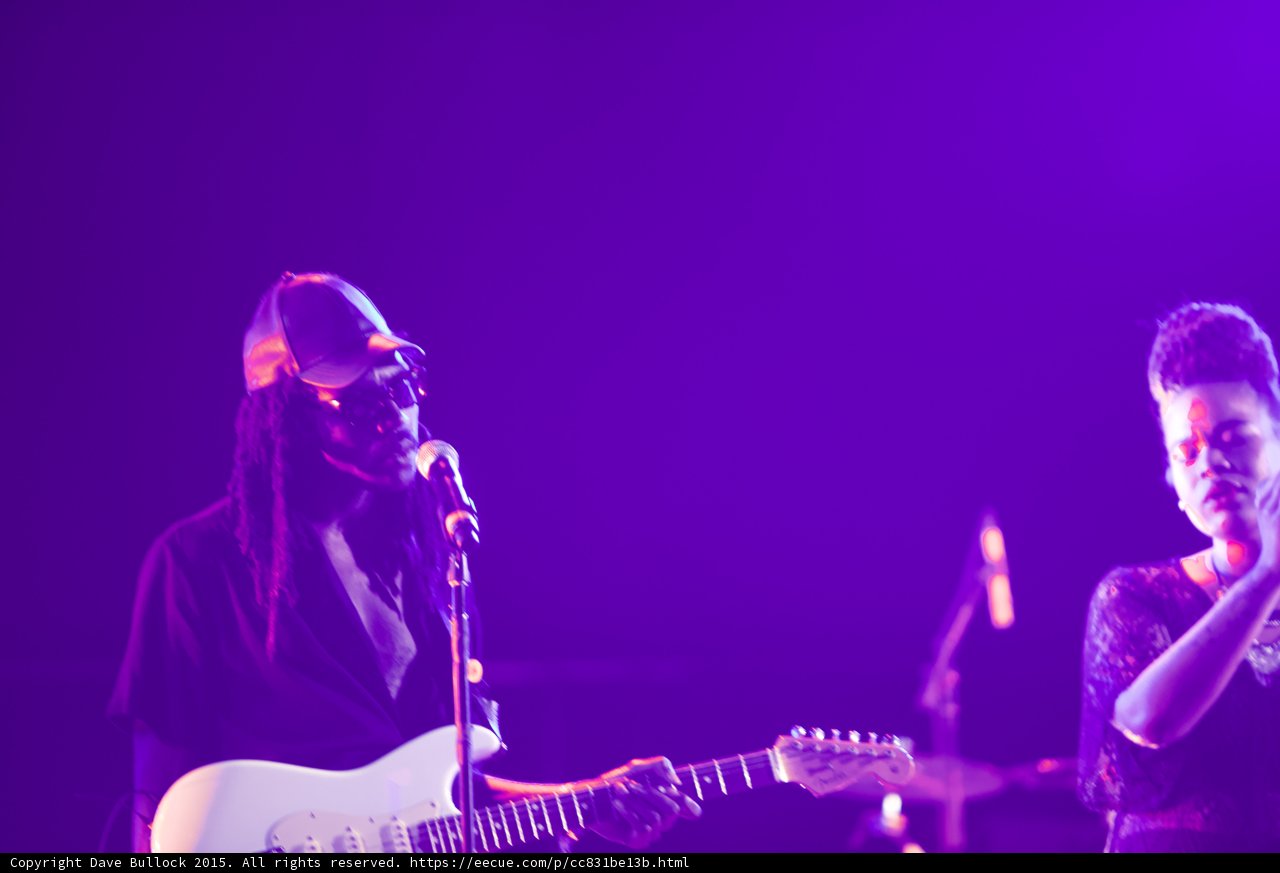 Solange Guitarist Dreadlocks White Stratocaster Backing Vocalist Clapping Purple