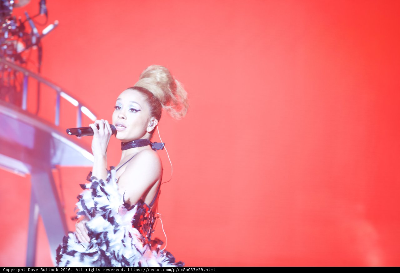 Solo Performance by Jillian Hervey at Coachella 2016
