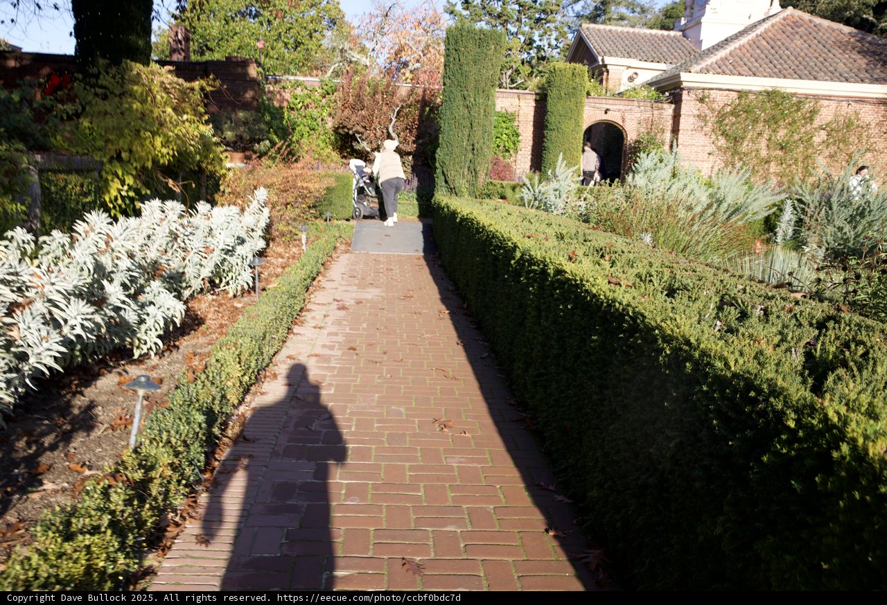 Strolling Through Thistlewyck's Timeless Beauty