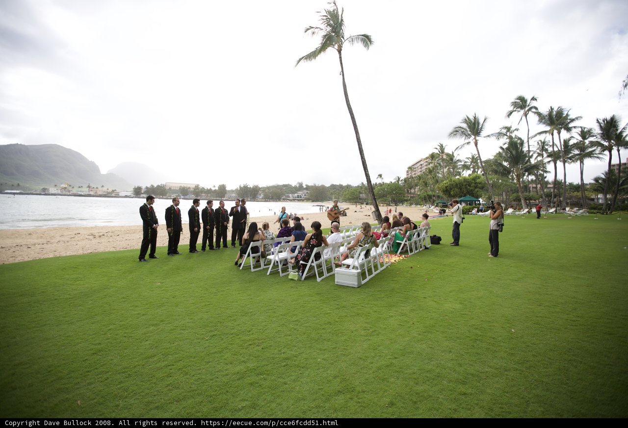 A Serene Wedding by the Hawaiian Waters