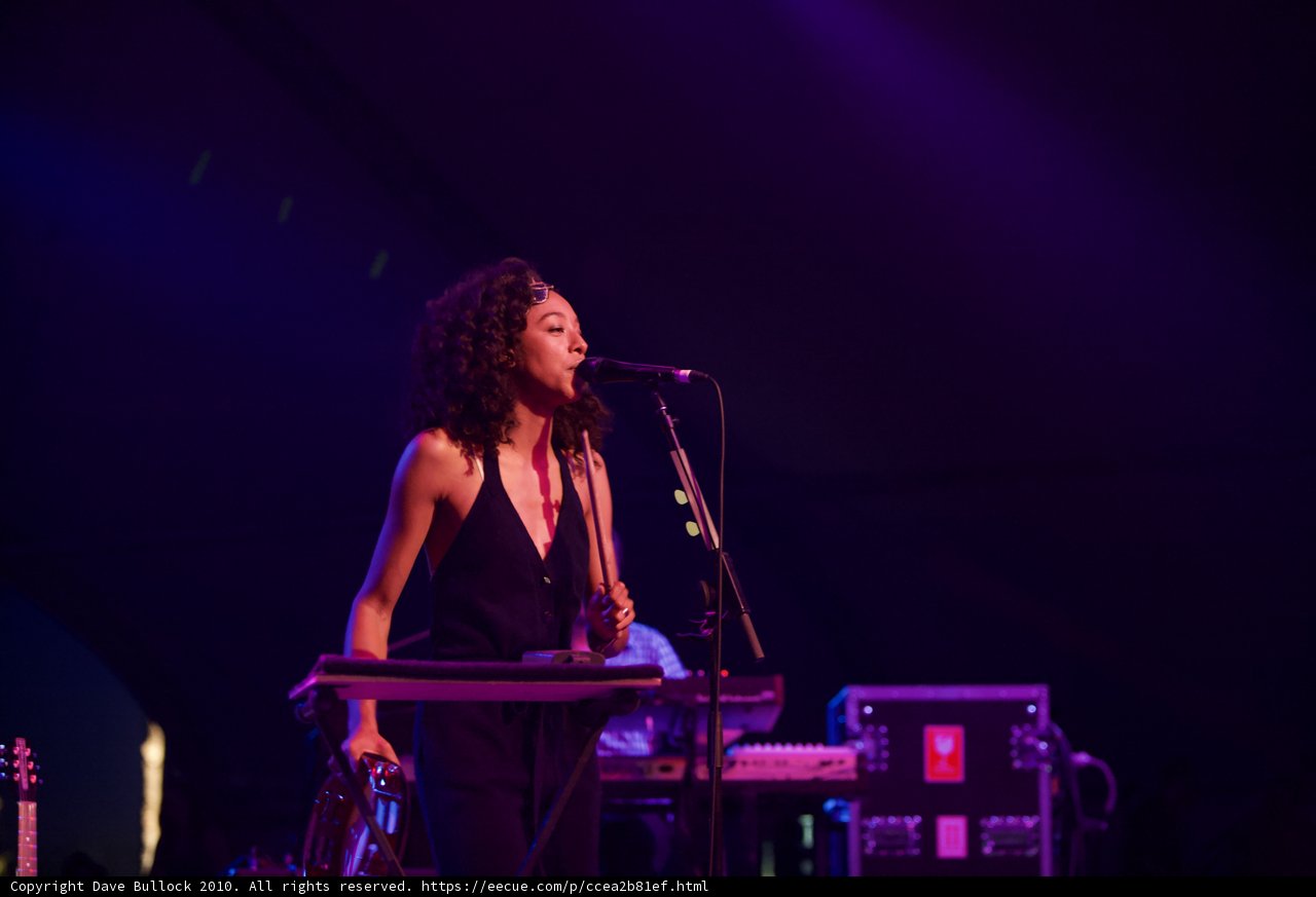 Corinne Bailey Rae Rocks the Stage with her Keyboard