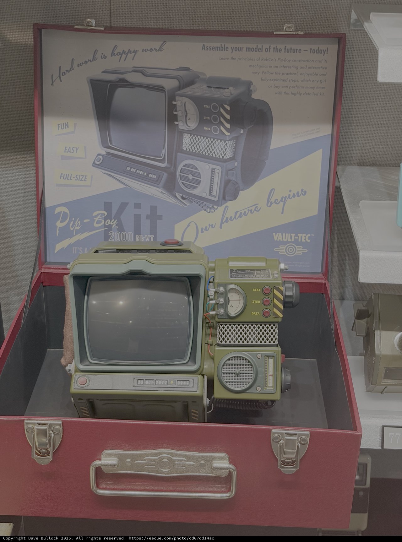 Vintage Pip-Boy 2000 Model Kit Display