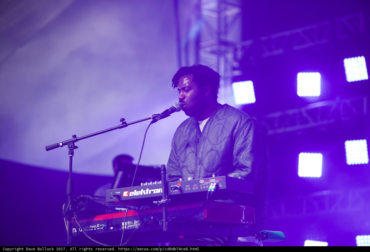 Sampha's Electrifying Performance on the Keyboard