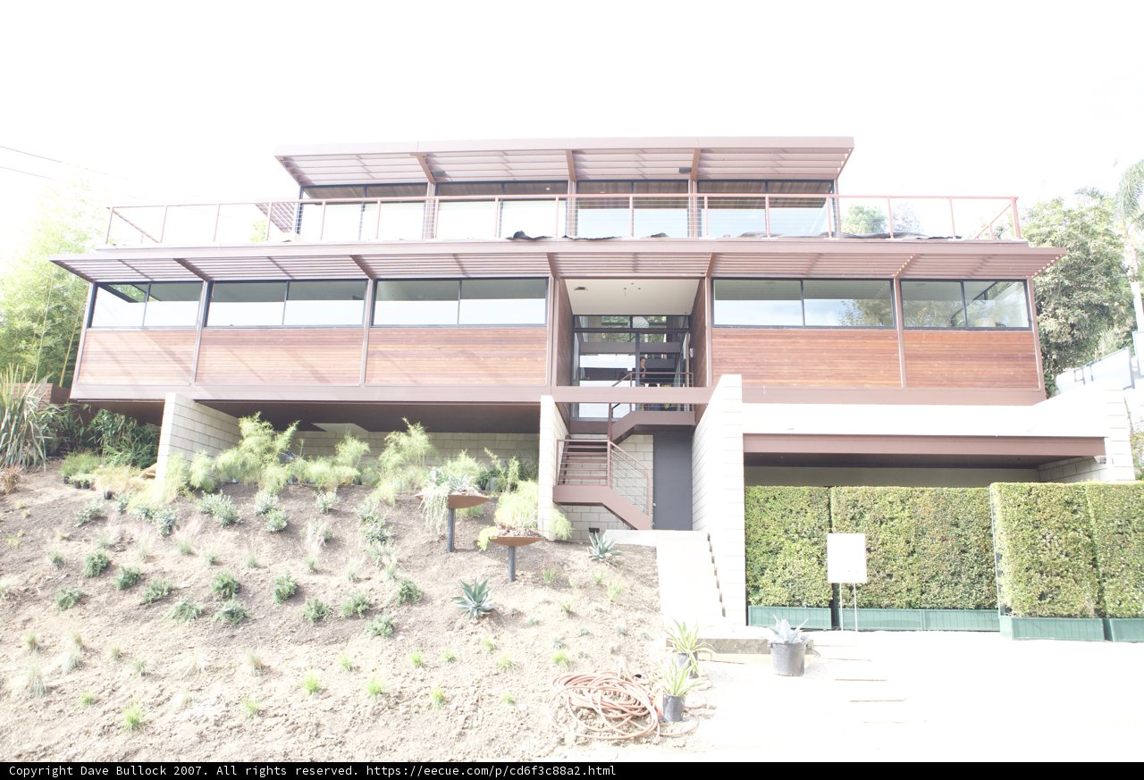 Modern Villa with Spacious Deck