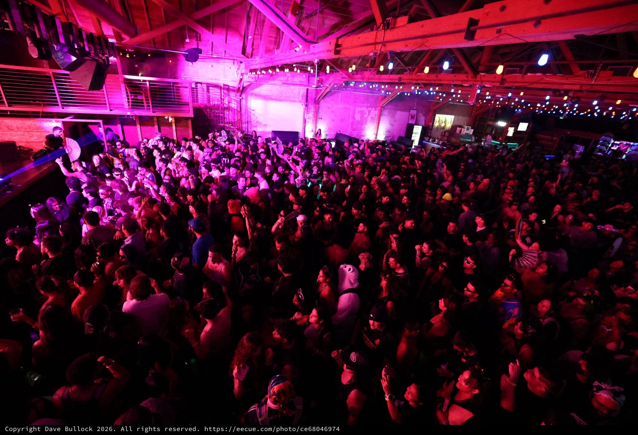 Massive Indoor Crowd Pulsates at Wobbleland 2026