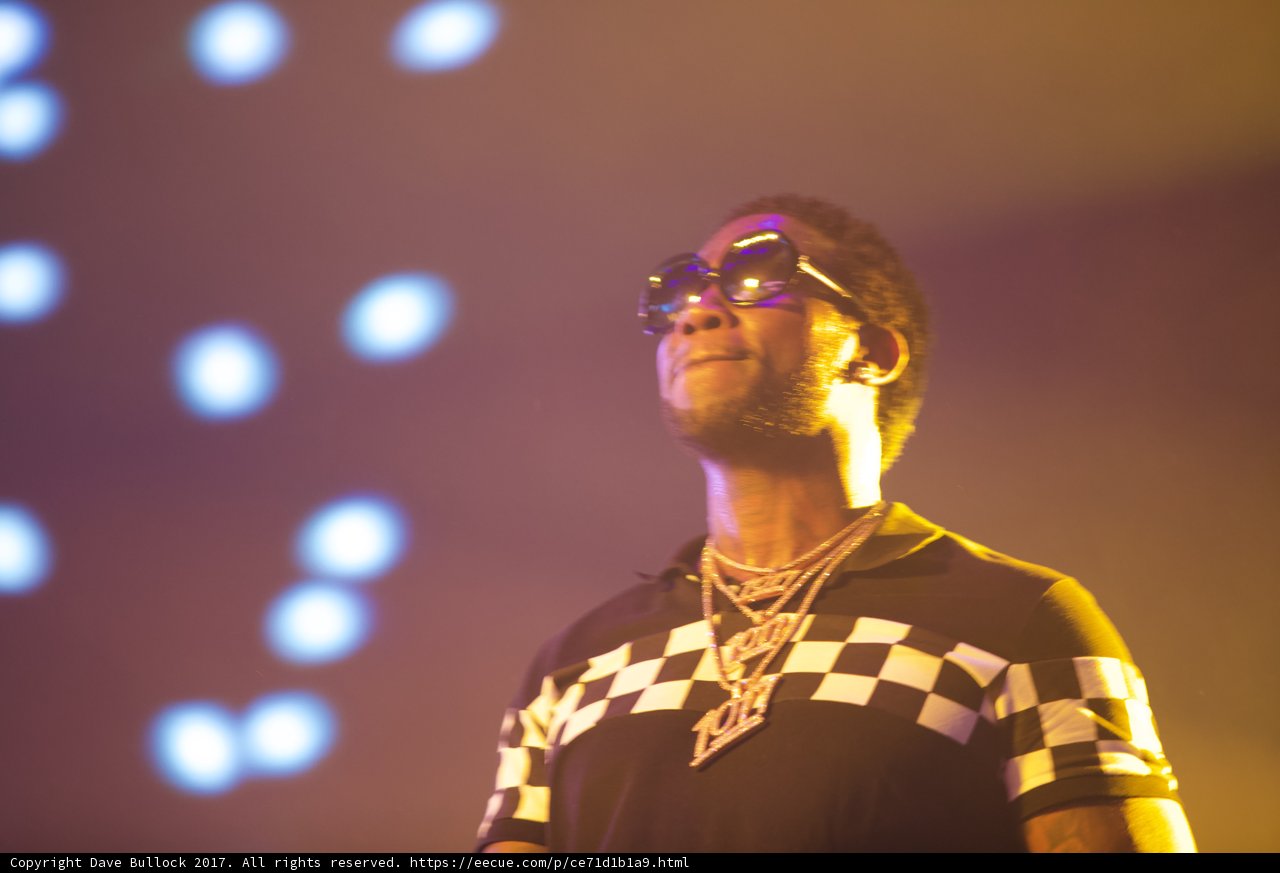 Solo Performance in Shades