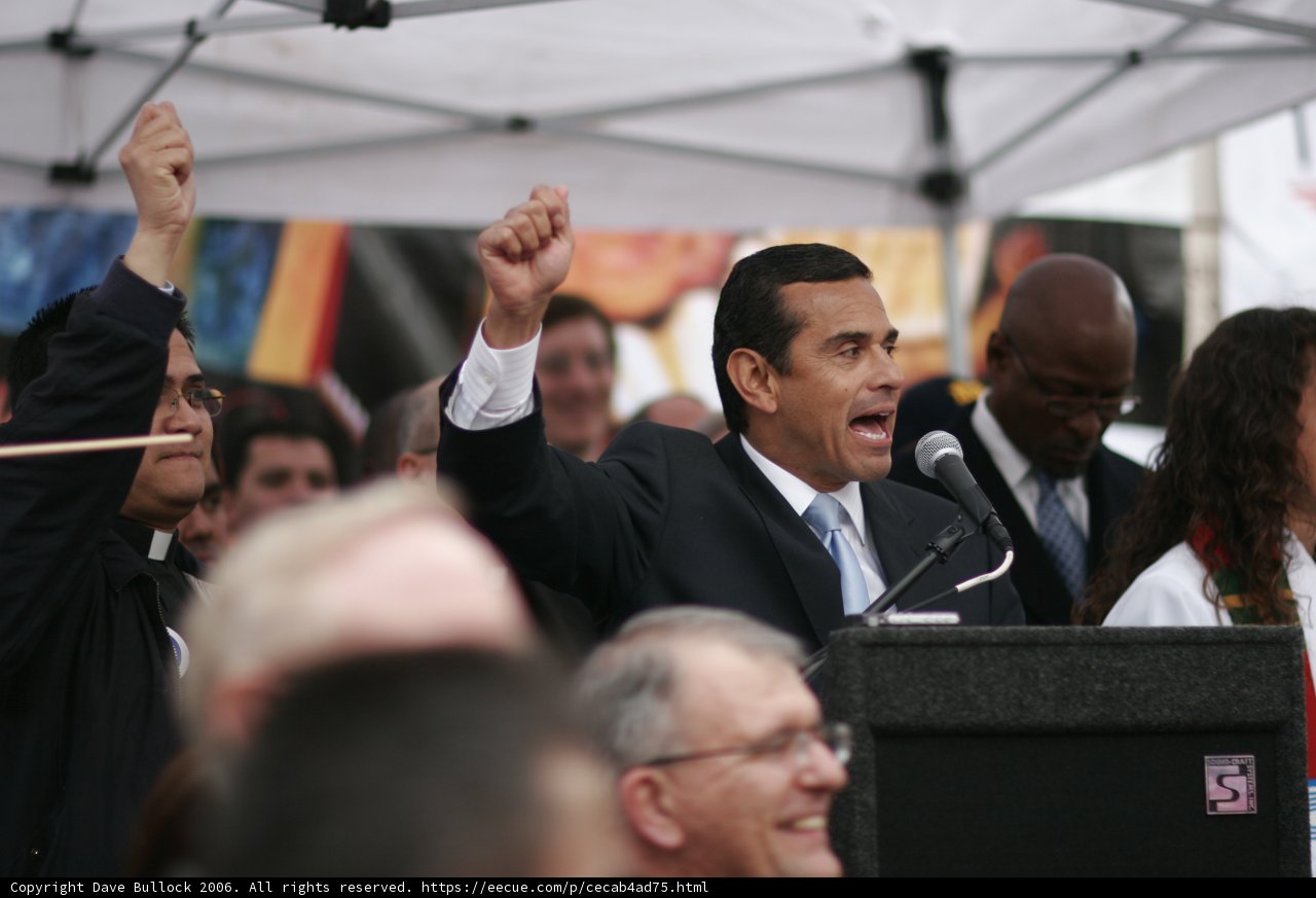 Antonio Villaraigosa address the crowd at an event