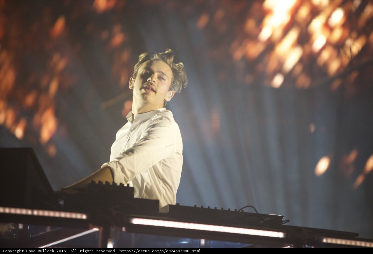 Flume Takes the Crowd by Storm with an Electrifying DJ Set