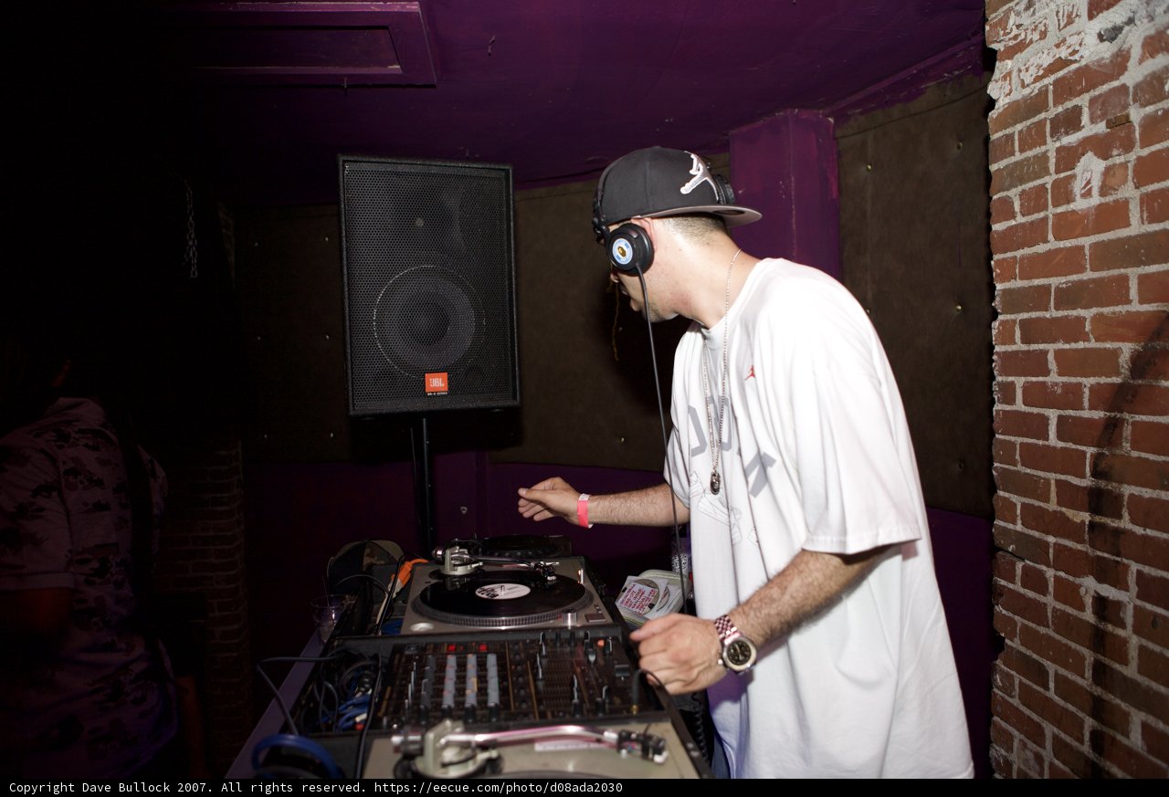 Deejay in the Groove