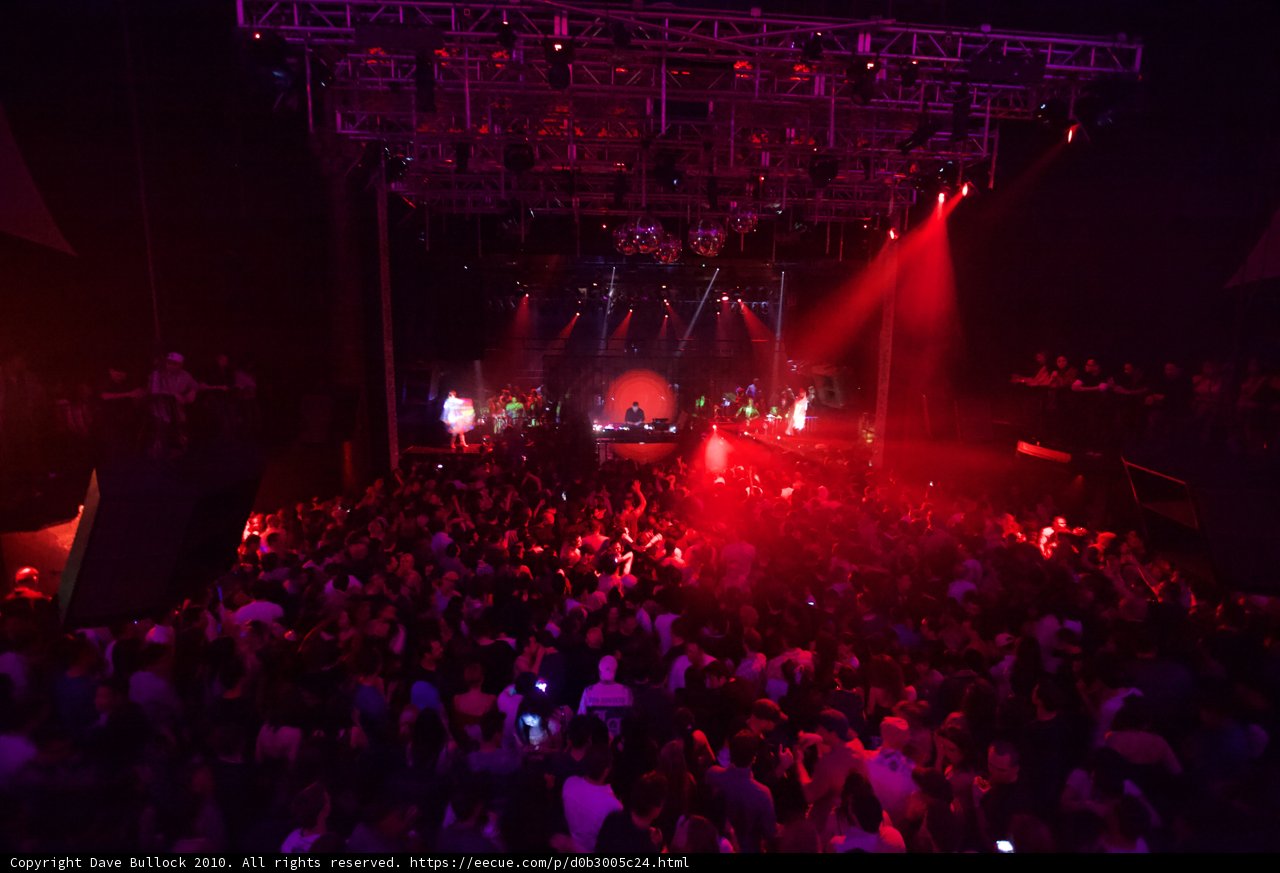 Red-Lit Rager Rocks Sierra Madre Crowd