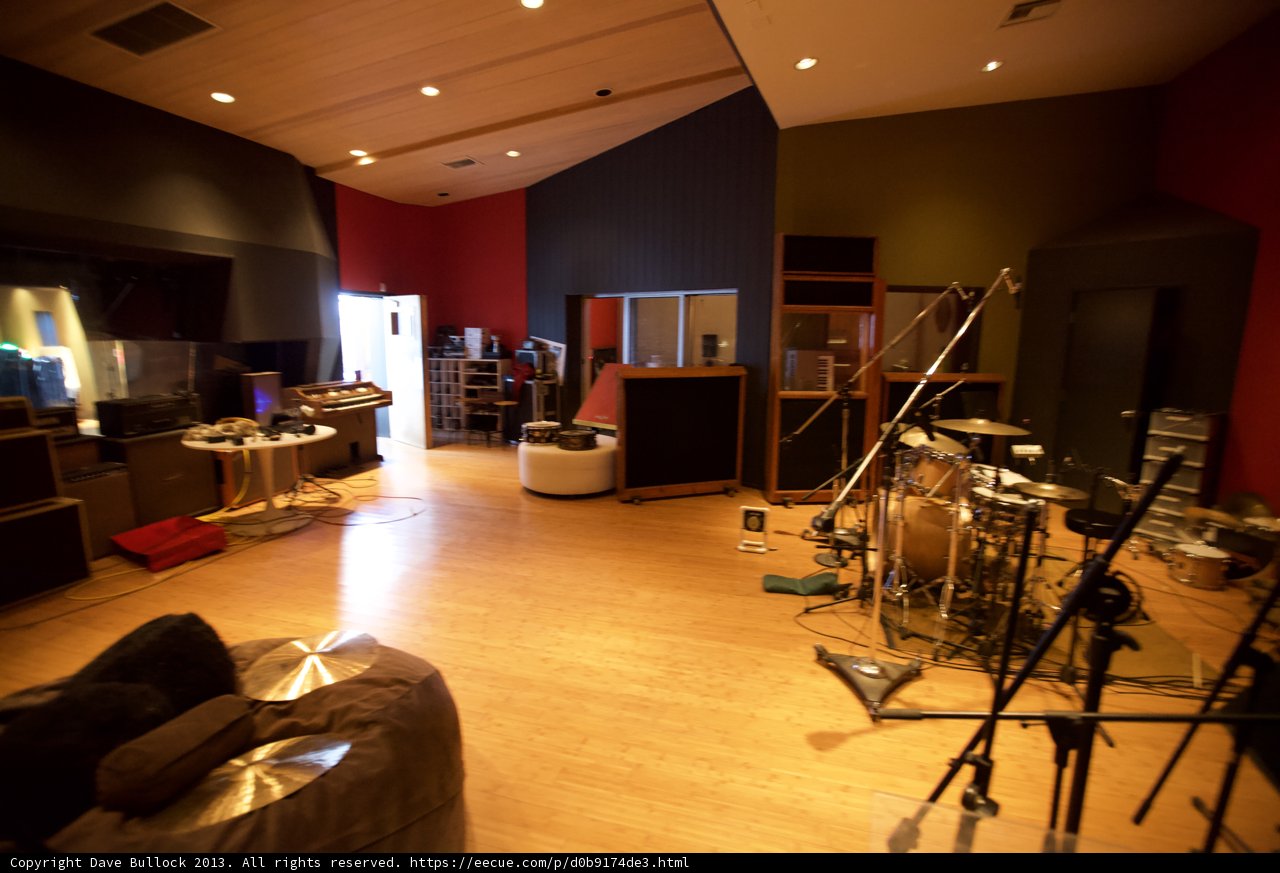 Inside the 2013/fm Recording Studio
