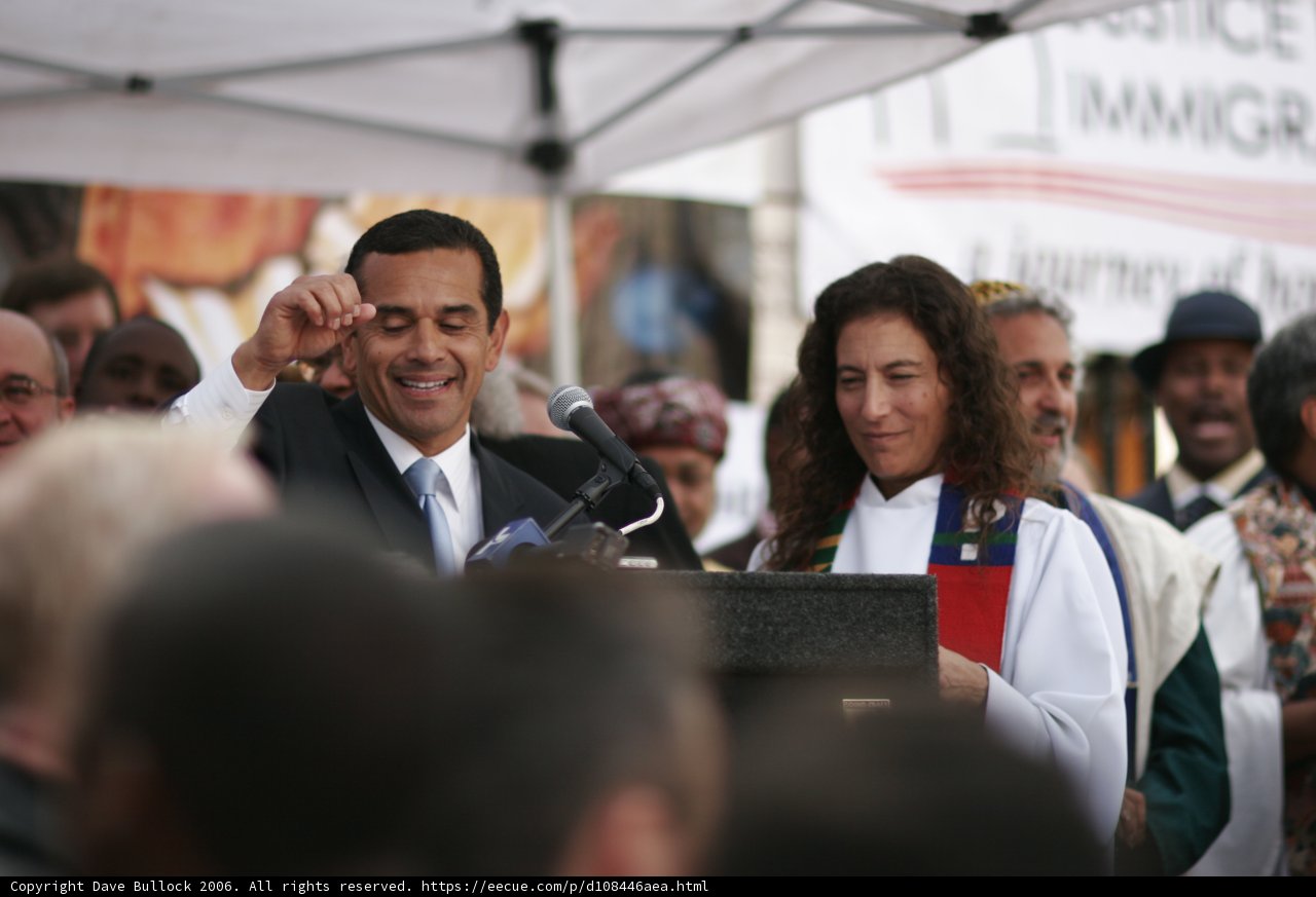 Antonio Villaraigosa delivers a speech in formal wear