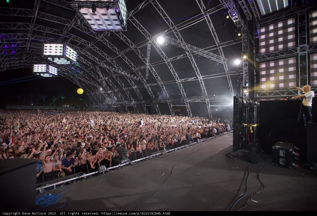 Coachella Crowd Rocks Out Under the Lights