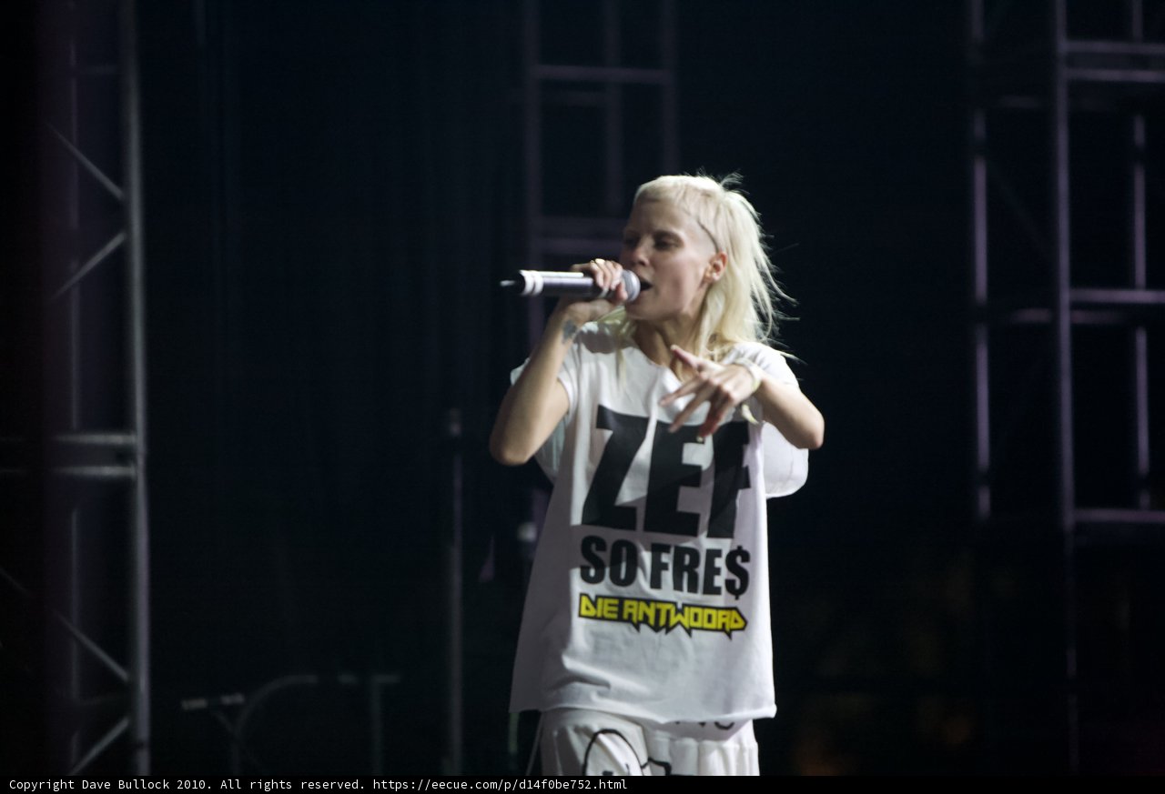 Yolandi Visser's Electrifying Solo Performance