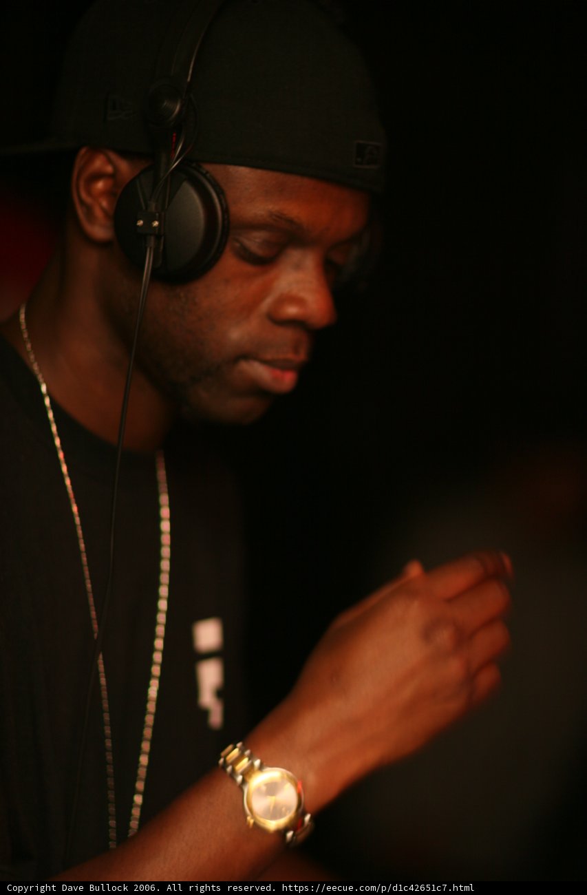 Man Tunes Out the World