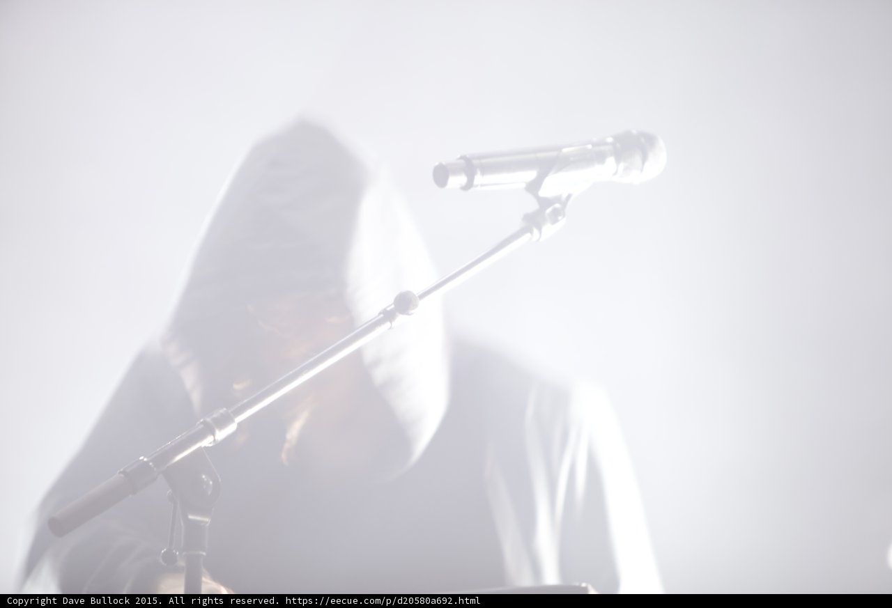 Hooded Performer Bright Wash
