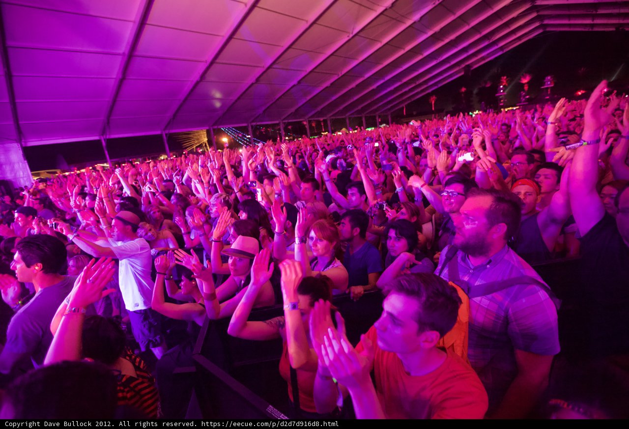 Coachella 2012 Crowd Gets Pumped Up!