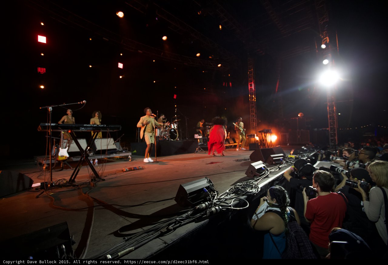 Solange Wide Stage Band Backing Vocalist Photographers Foreground