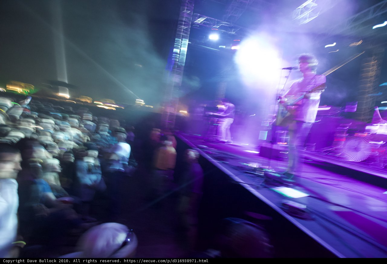 Urban Guitarist Rocks the Night Club Crowd