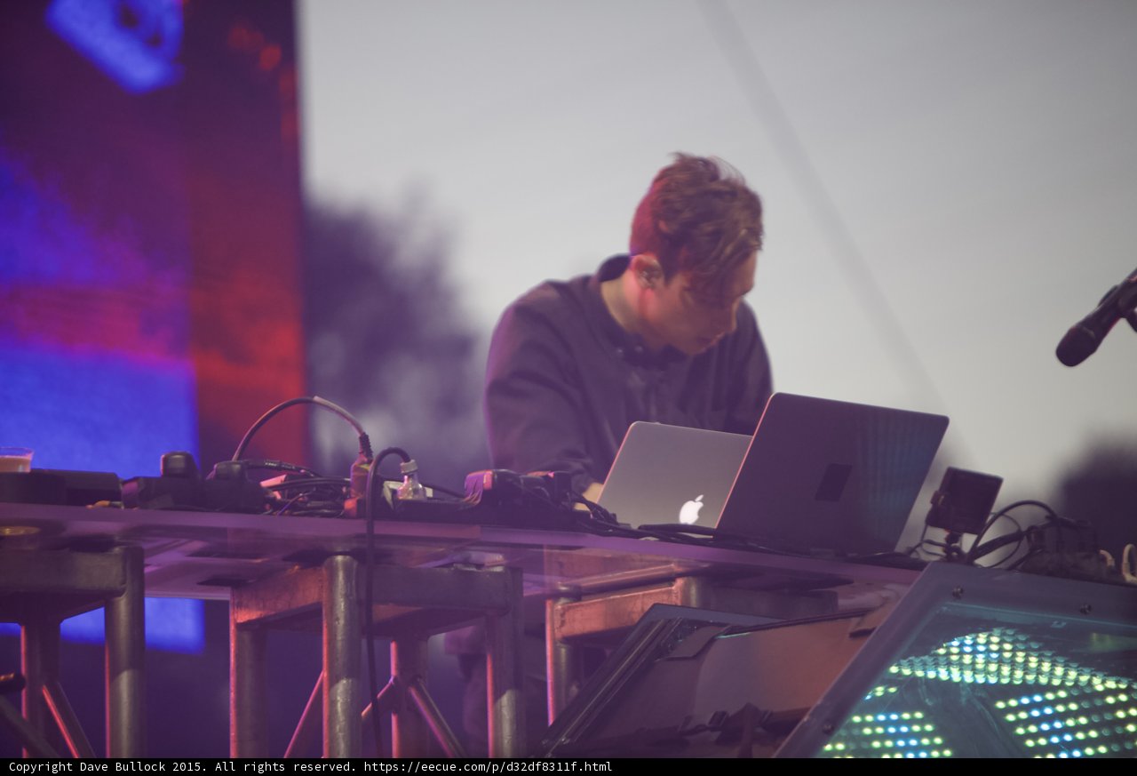Flume Dark Red Purple Visuals