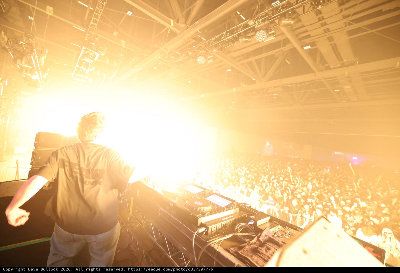 DJ Ignites Massive Crowd at Wobbleland 2026