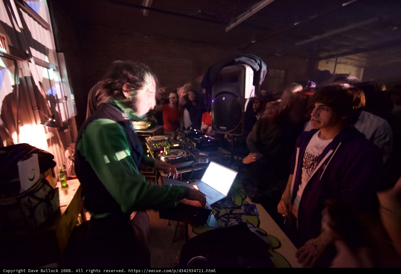 Dubstep DJ Wows Crowd with Hanukkah Performance