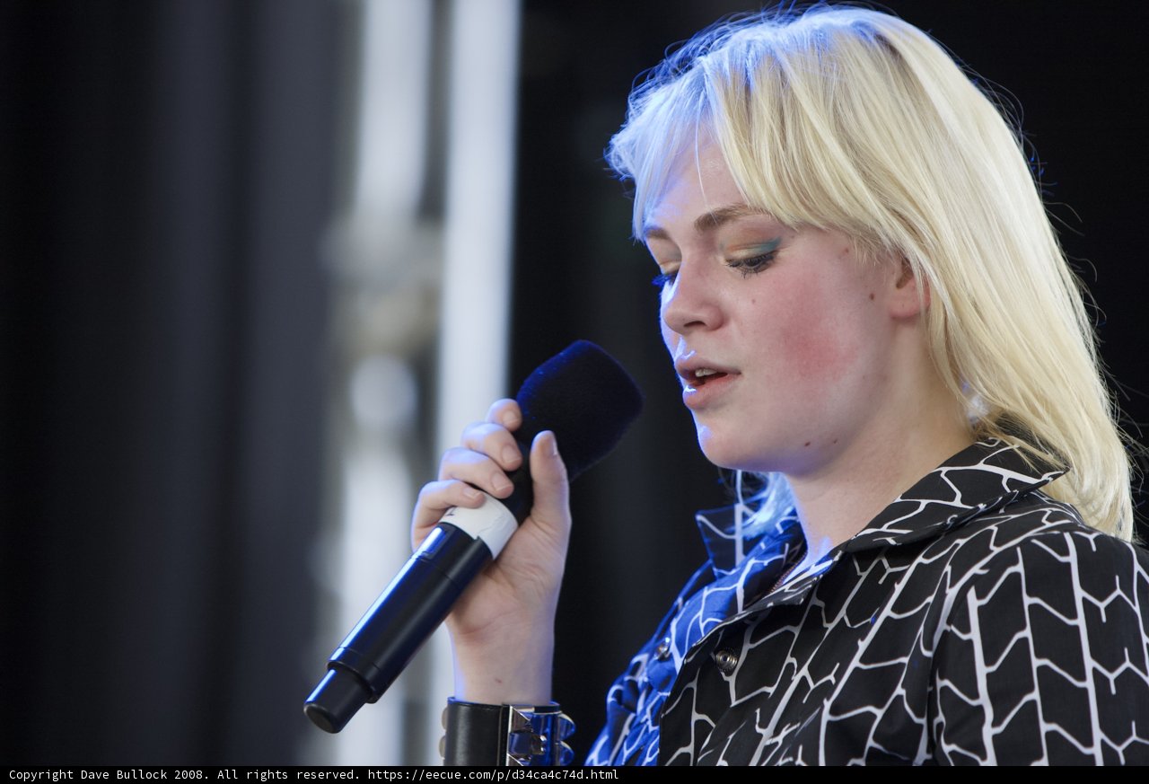 Blonde Bombshell Belts Out Hit at Coachella
