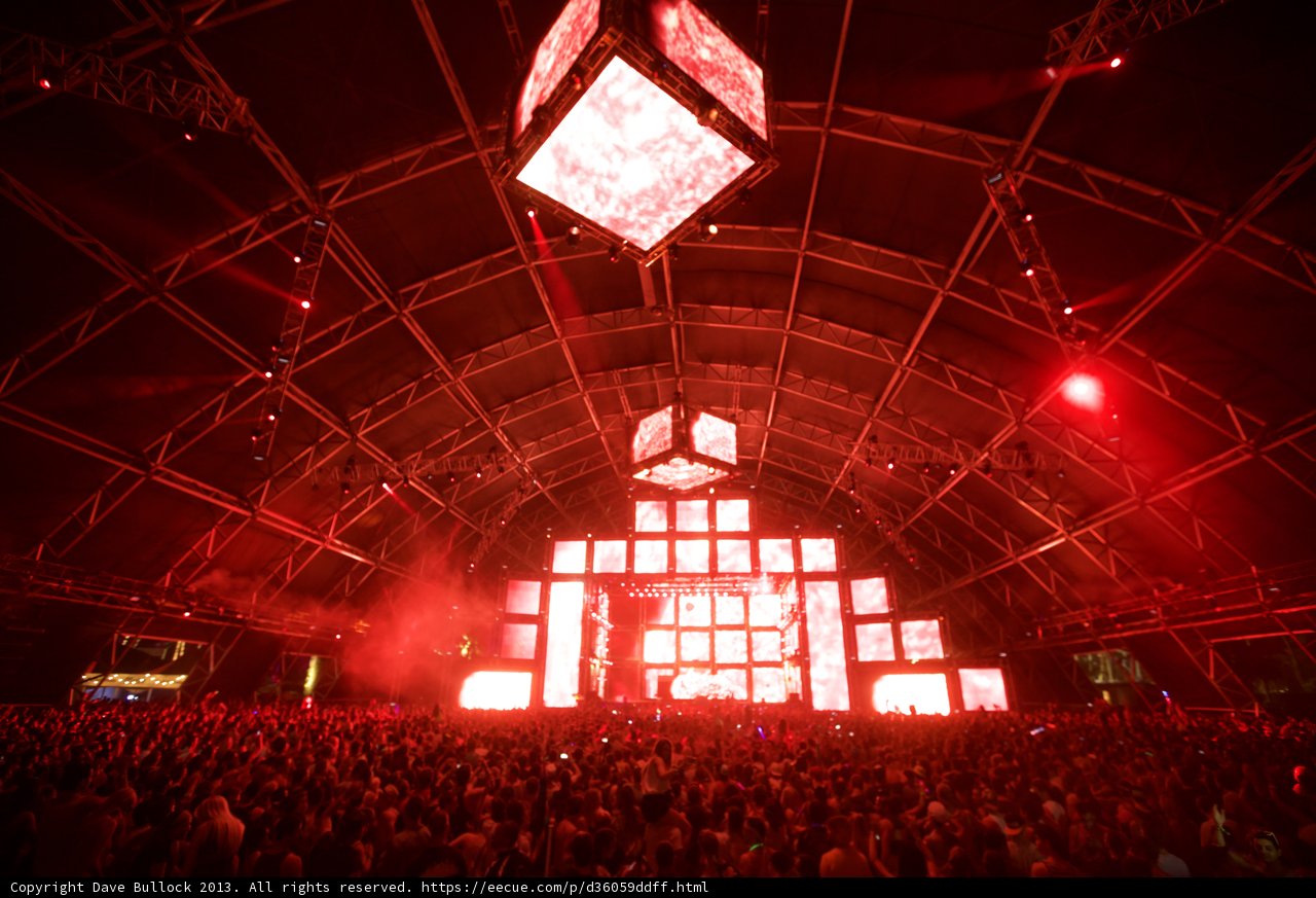 Lights, crowd, action!