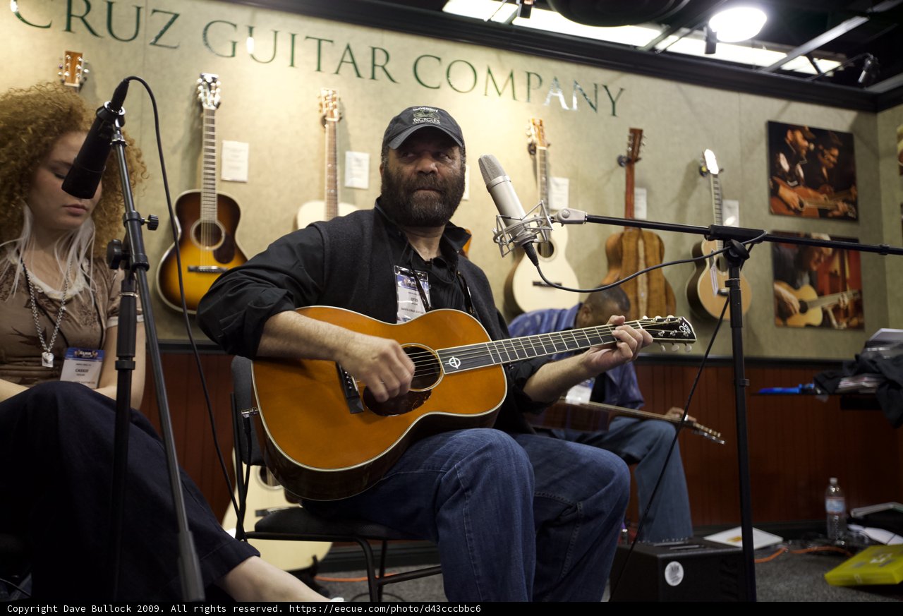 Otis Taylor Strums His Melodies to Enthrall the Audience