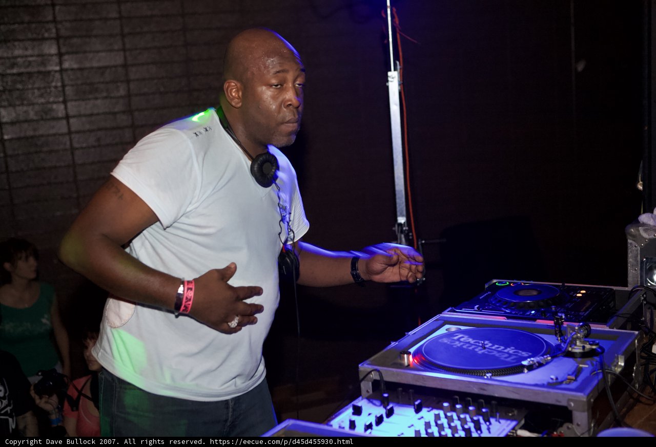 Groovin' to the Beat