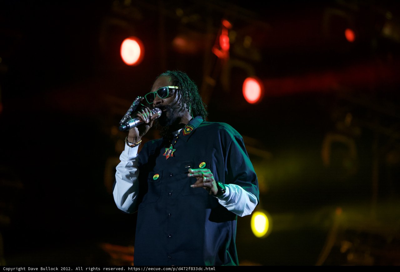 Snoop Dogg rocks the crowd at Coachella 2012